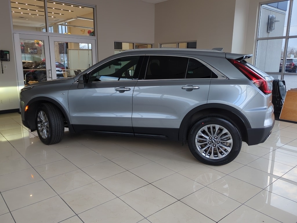 Used 2024 Cadillac XT4 Premium Luxury with VIN 1GYFZDR49RF147256 for sale in Peoria, IL