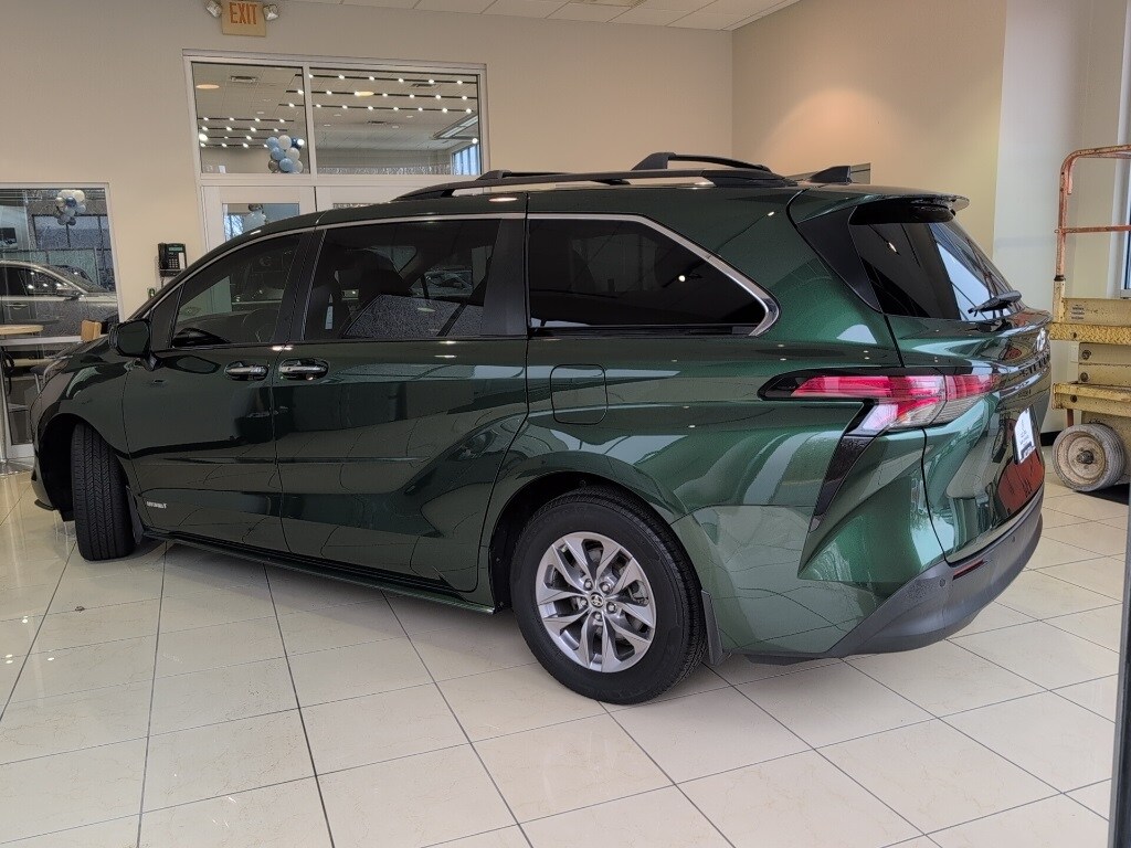 Used 2021 Toyota Sienna XLE Van