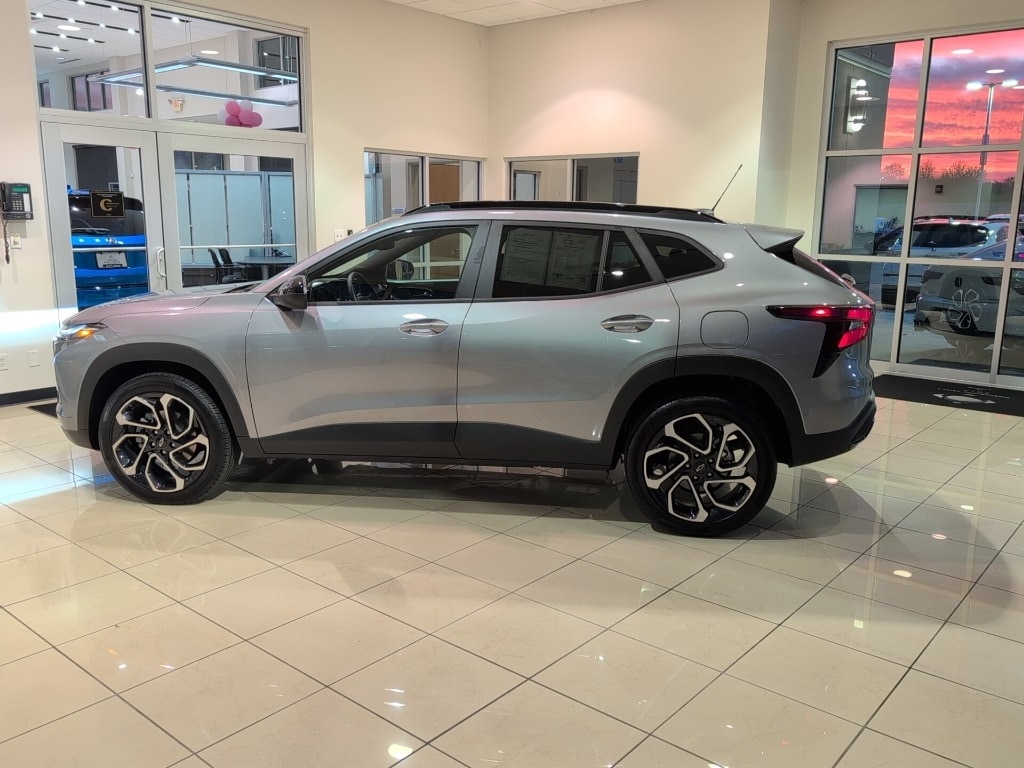 Used 2025 Chevrolet Trax 2RS SUV