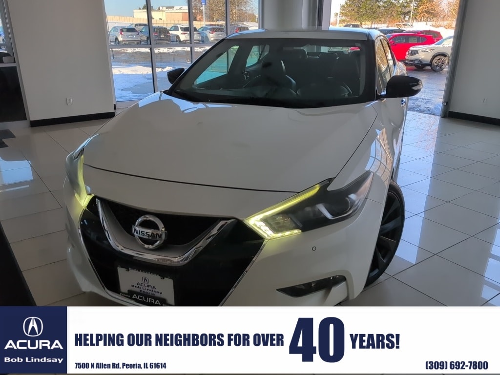 2017 Nissan Maxima SR's photo