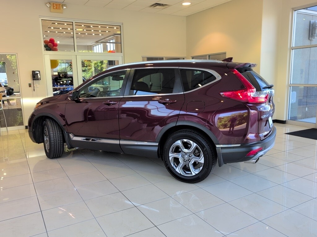 2018 Honda CR-V Touring photo 3