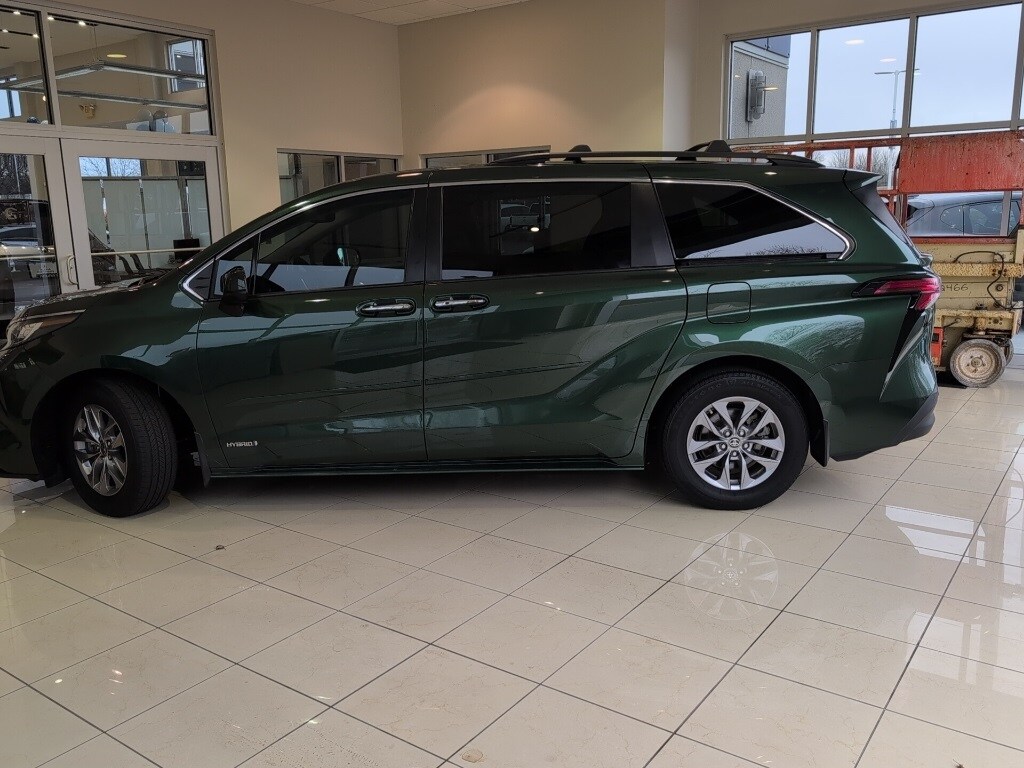 Used 2021 Toyota Sienna XLE Van