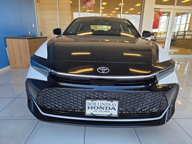 2023 Toyota Crown Platinum photo 2