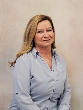 Staff member Tammy Cox from ID_300f0a72312f