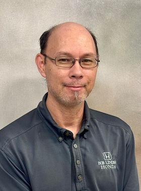 Staff member Mike Gerlach from ID_59e135bdd5b9