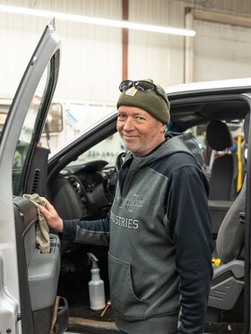 Staff member RANDY from ID_59bcf0cb5c68