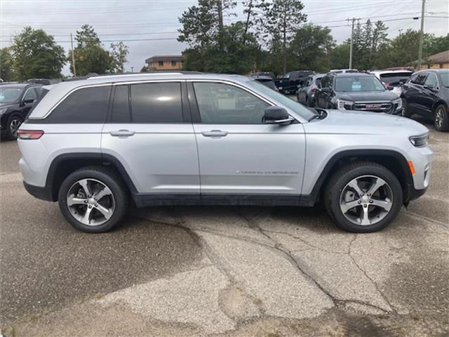 2022 Jeep Grand Cherokee 4xe's photo