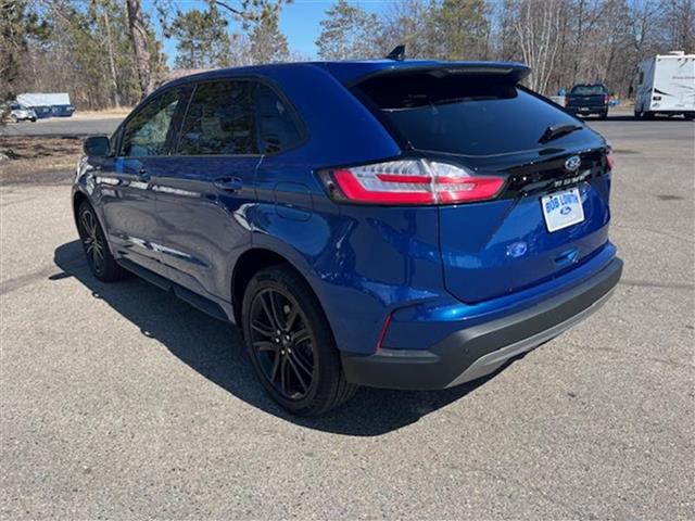 2023 Ford Edge SEL photo 3