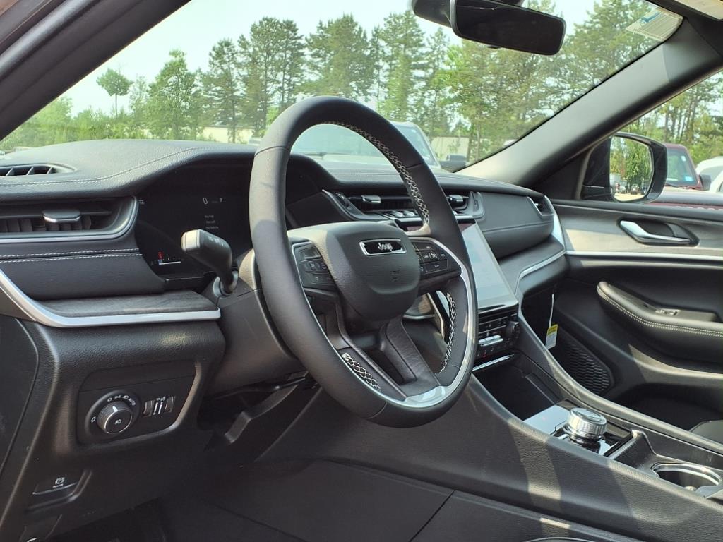 2025 Jeep Grand Cherokee Altitude X photo 4
