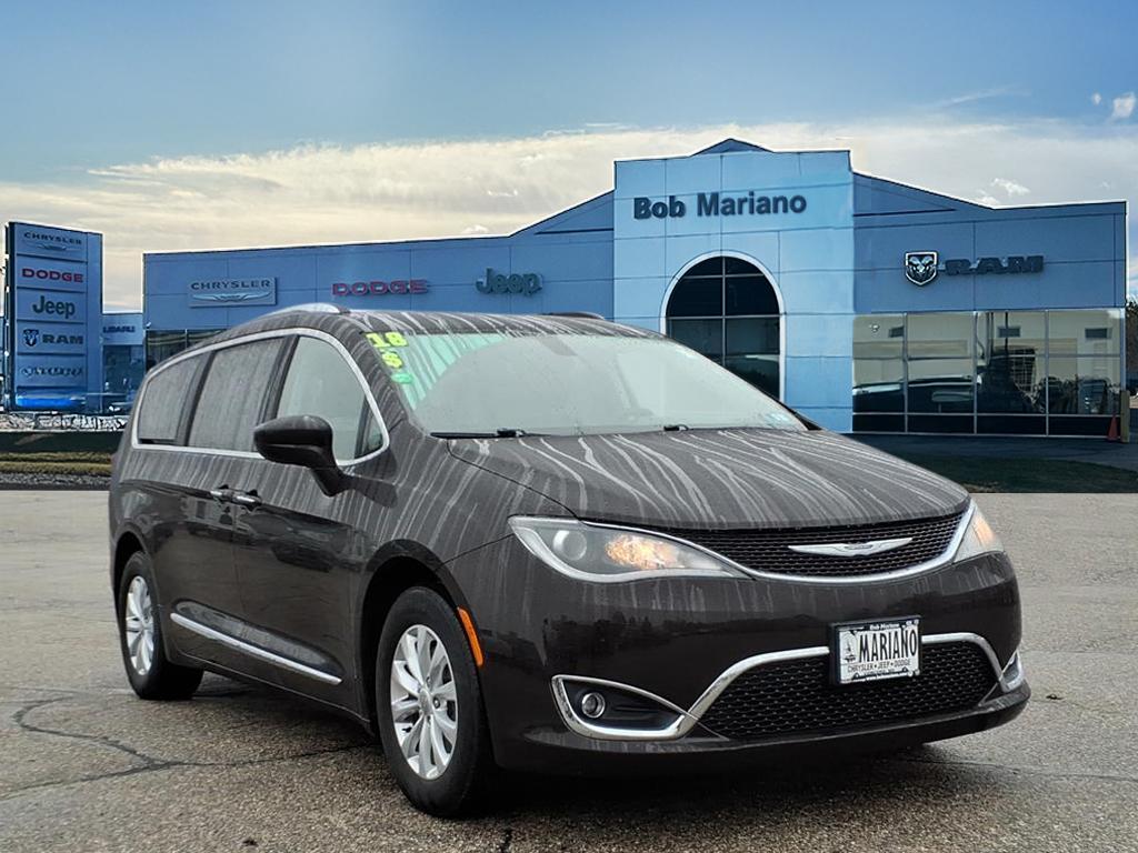 2018 Chrysler Pacifica Touring L Plus's photo