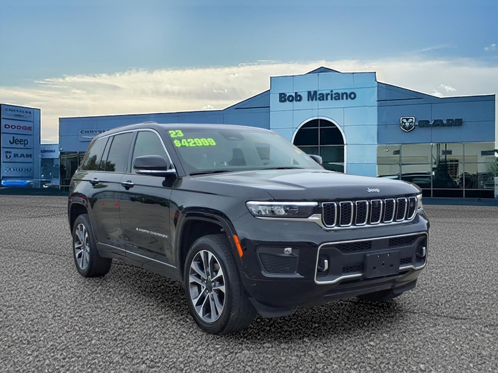 2023 Jeep Grand Cherokee Overland 4x4's photo