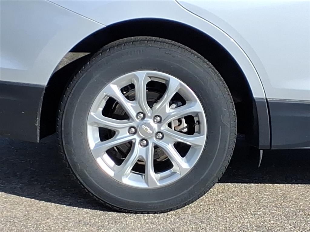 2021 Chevrolet Equinox LT photo 2