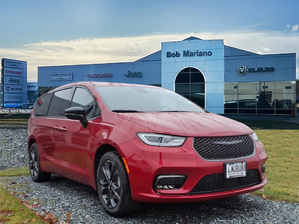 New 2026 Chrysler Pacifica Select Passenger Van
