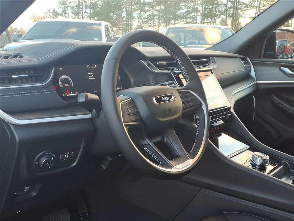 New 2025 Jeep Grand Cherokee L Limited Sport Utility