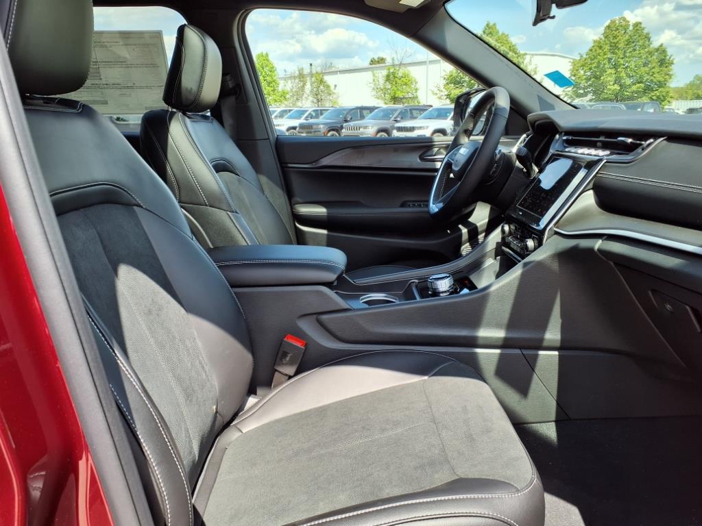 2025 Jeep Grand Cherokee Altitude X photo 4