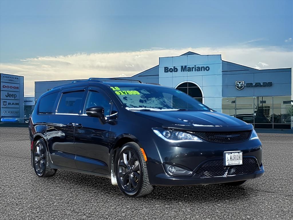 2018 Chrysler Pacifica Limited's photo