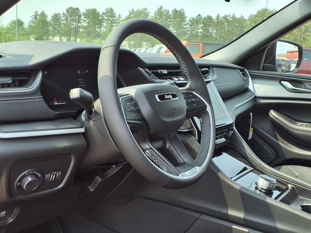2025 Jeep Grand Cherokee Altitude X photo 4