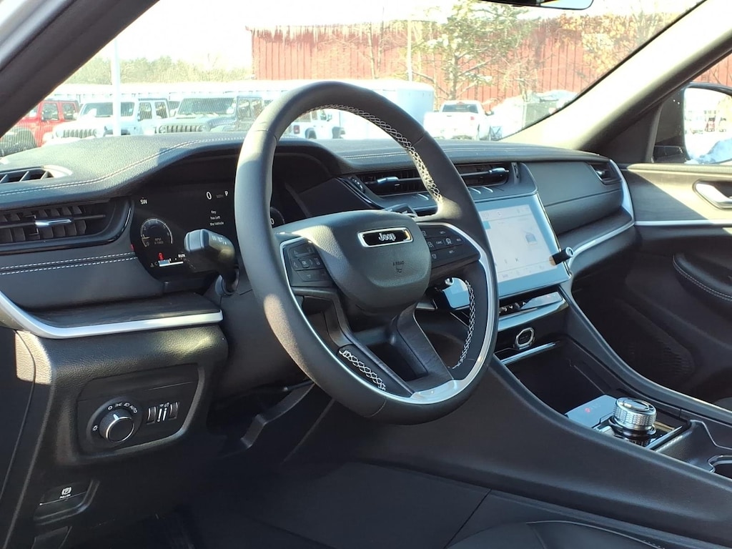 New 2026 Jeep Grand Cherokee Laredo Altitude Sport Utility