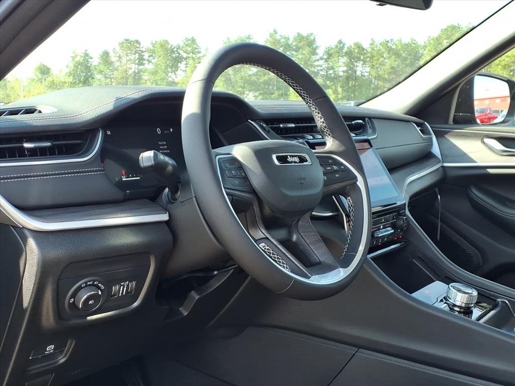 2025 Jeep Grand Cherokee Limited photo 4