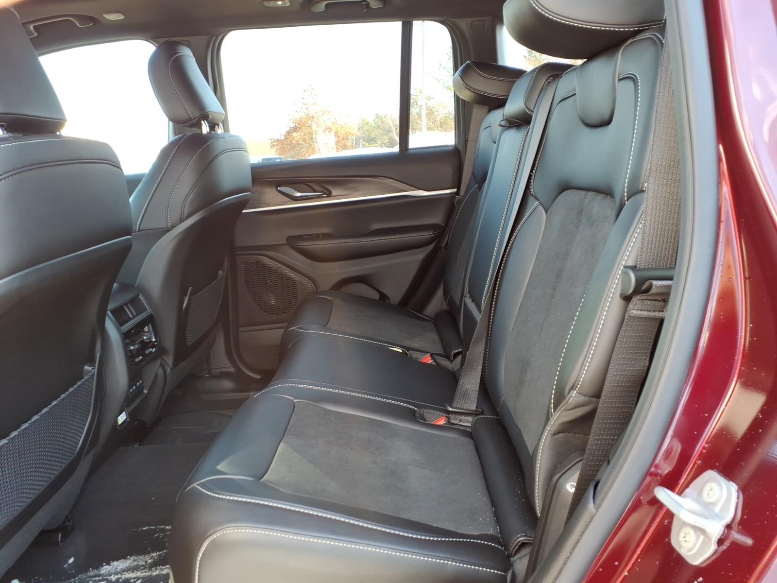 2026 Jeep Grand Cherokee Laredo - Photo 10