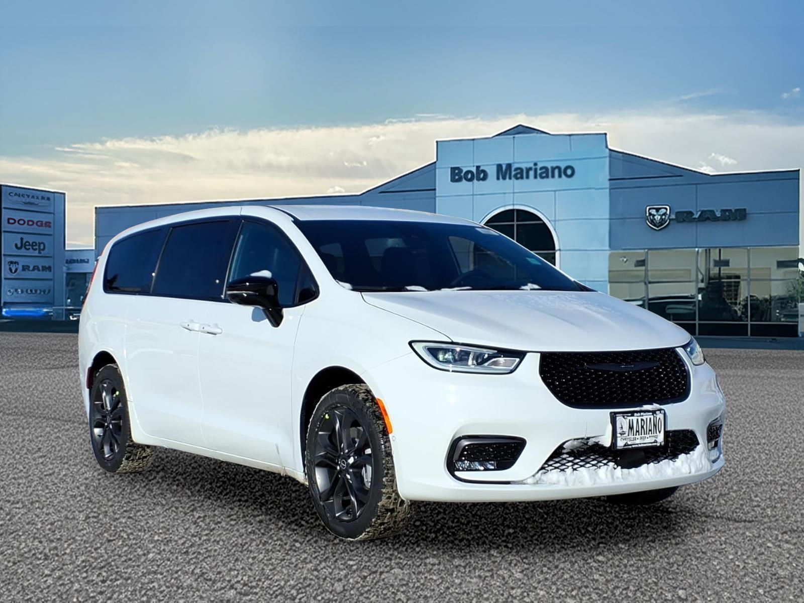 2026 Chrysler Pacifica Select AWD's photo