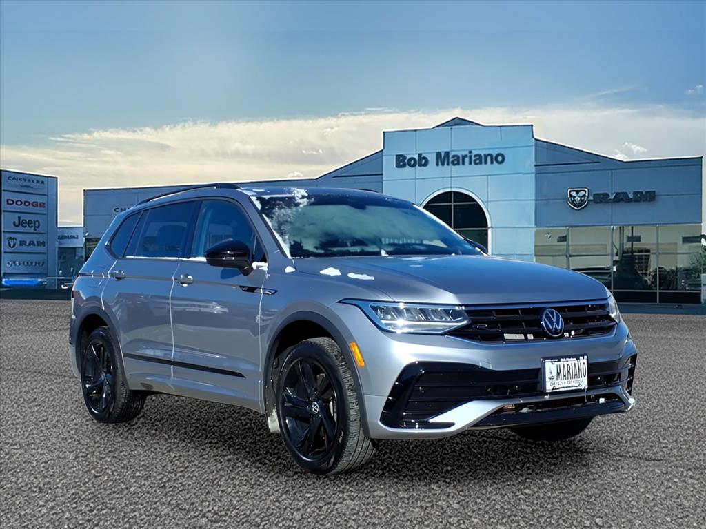 2023 Volkswagen Tiguan SE R-LINE BLACK's photo