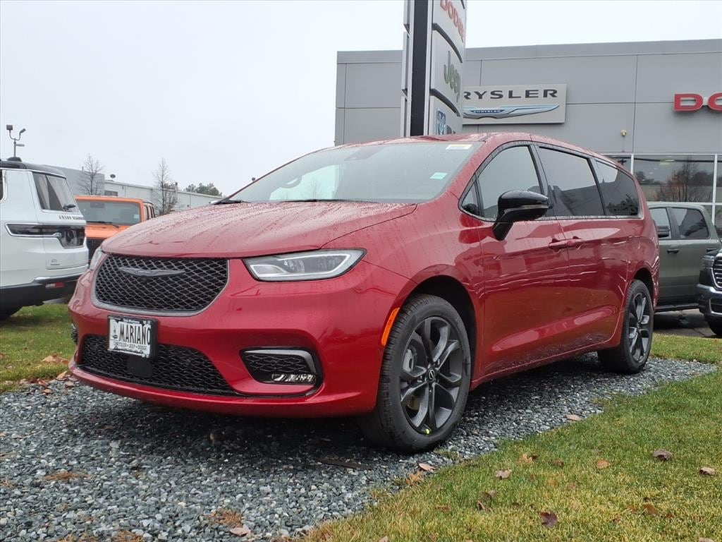 New 2026 Chrysler Pacifica Select Passenger Van