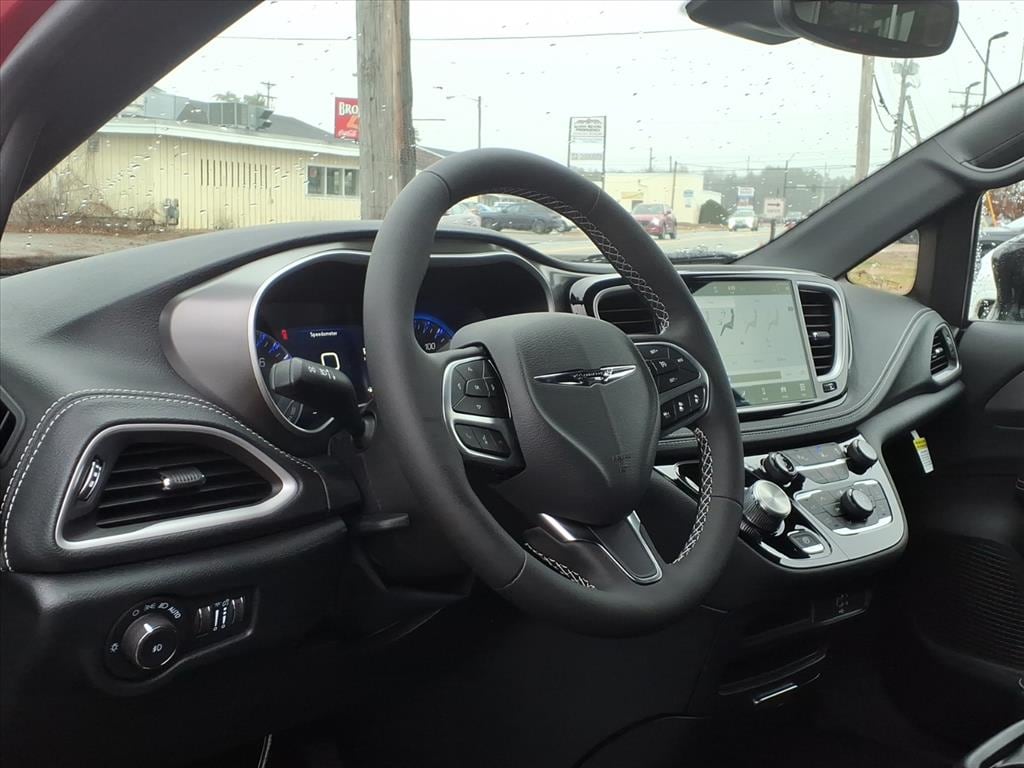 New 2026 Chrysler Pacifica Select Passenger Van