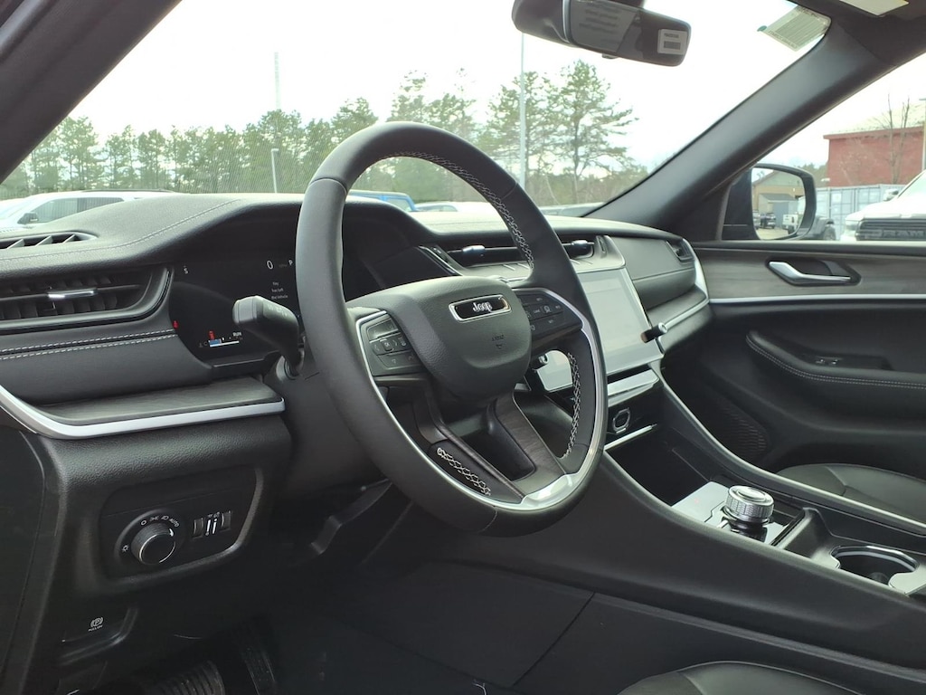 New 2026 Jeep Grand Cherokee Laredo Altitude Sport Utility