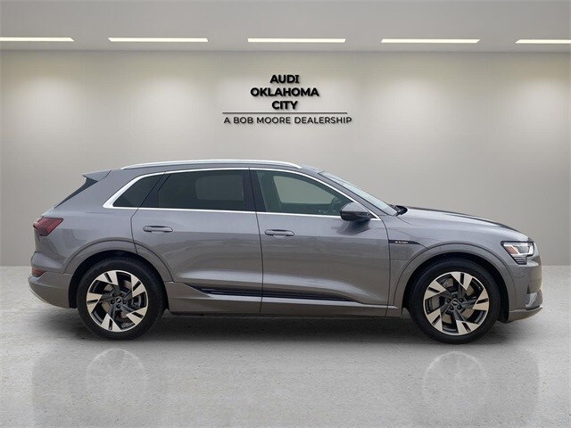 2022 Audi e-tron Premium photo 4