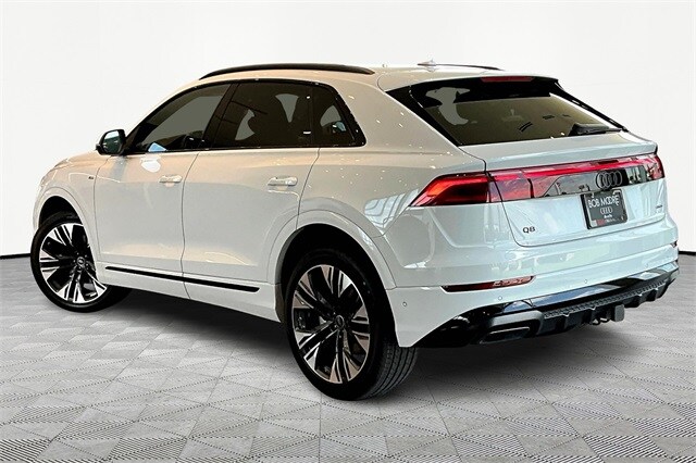 2025 Audi Q8 55 Premium Plus photo 2