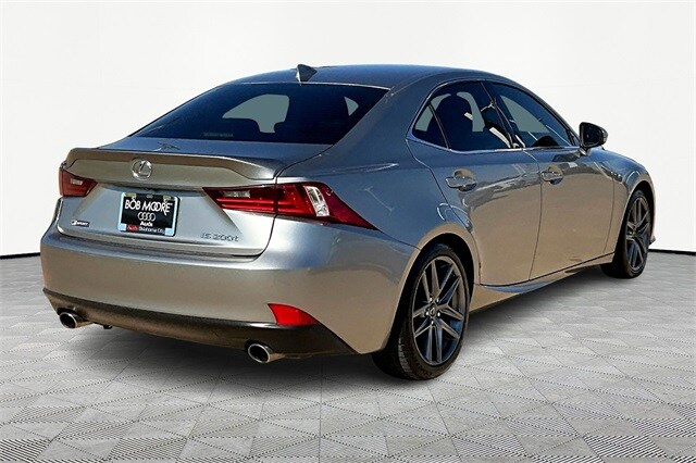 2016 Lexus IS 200t photo 2