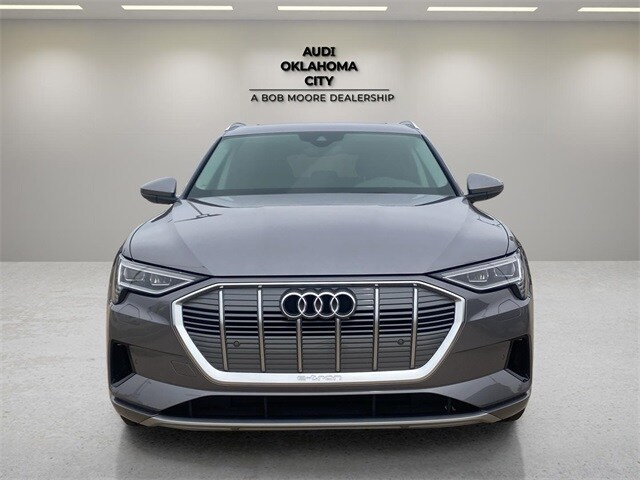 2022 Audi e-tron Premium photo 2
