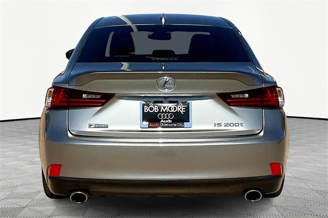 2016 Lexus IS 200t photo 4