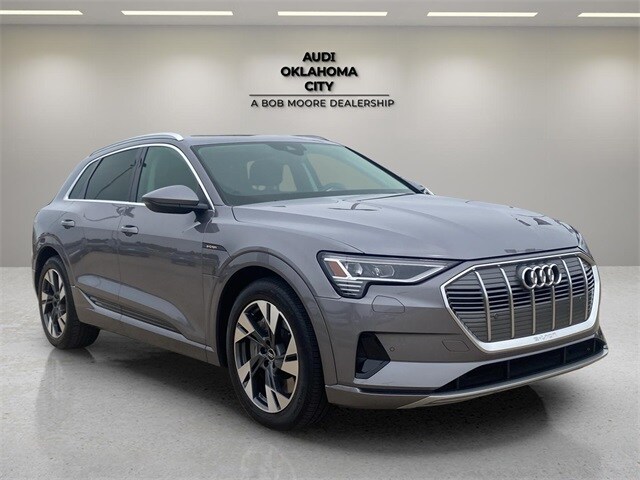 2022 Audi e-tron Premium photo 3
