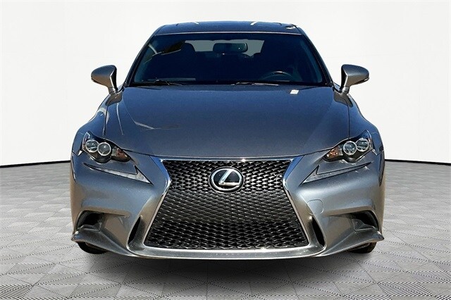 2016 Lexus IS 200t photo 3