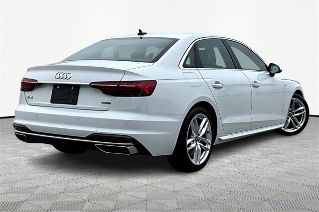 2022 Audi A4 45 S line Premium Plus Quattro photo 2