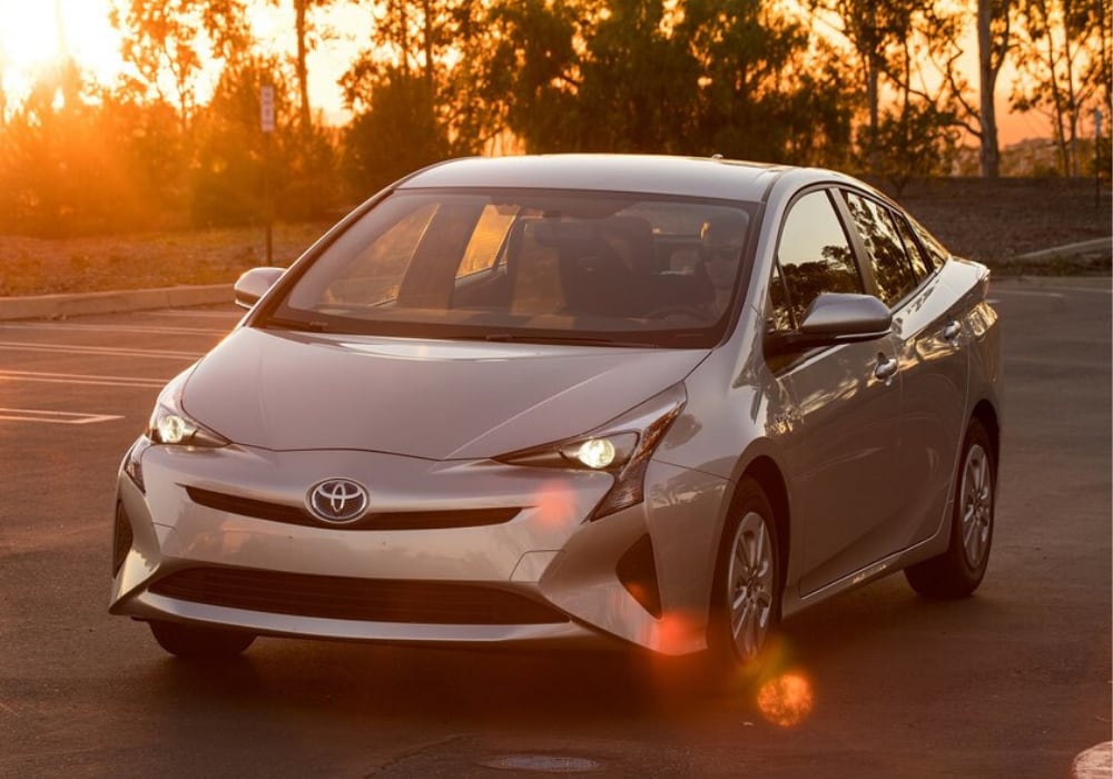 Front exterior look at a 2016 Toyota Prius