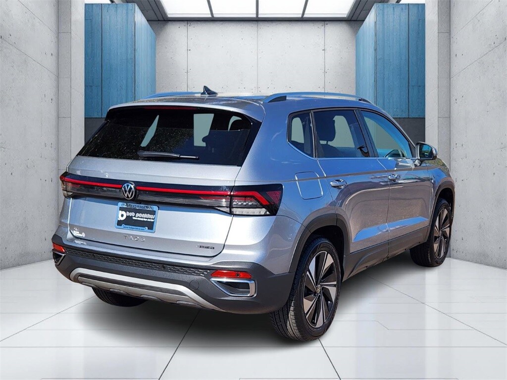 2025 Volkswagen Taos SE photo 3
