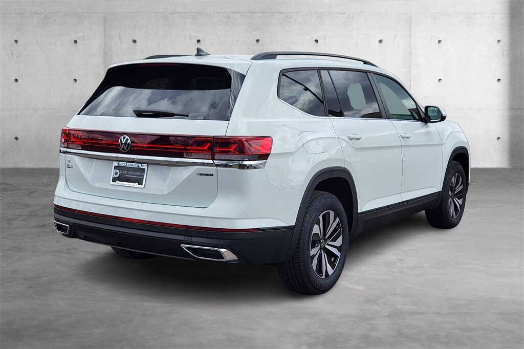 2025 Volkswagen Atlas SE photo 3