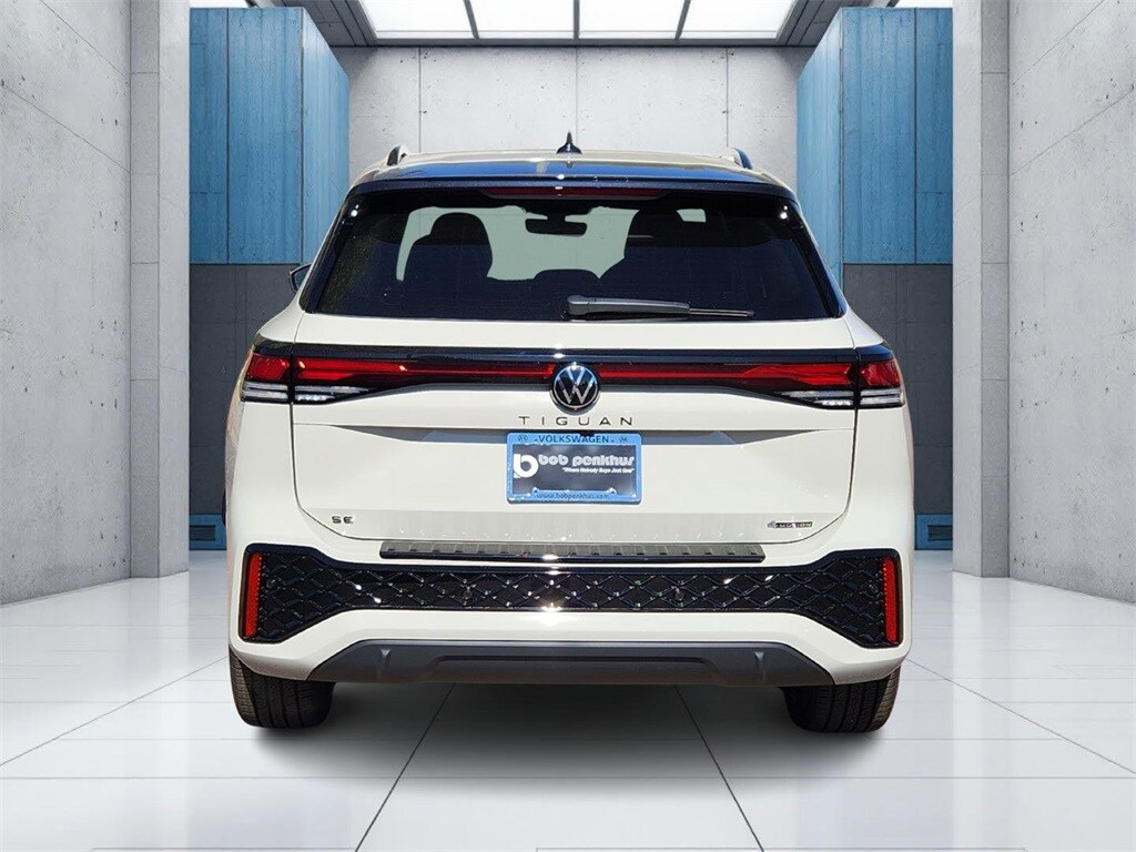 2025 Volkswagen Tiguan SE R-Line Black photo 4