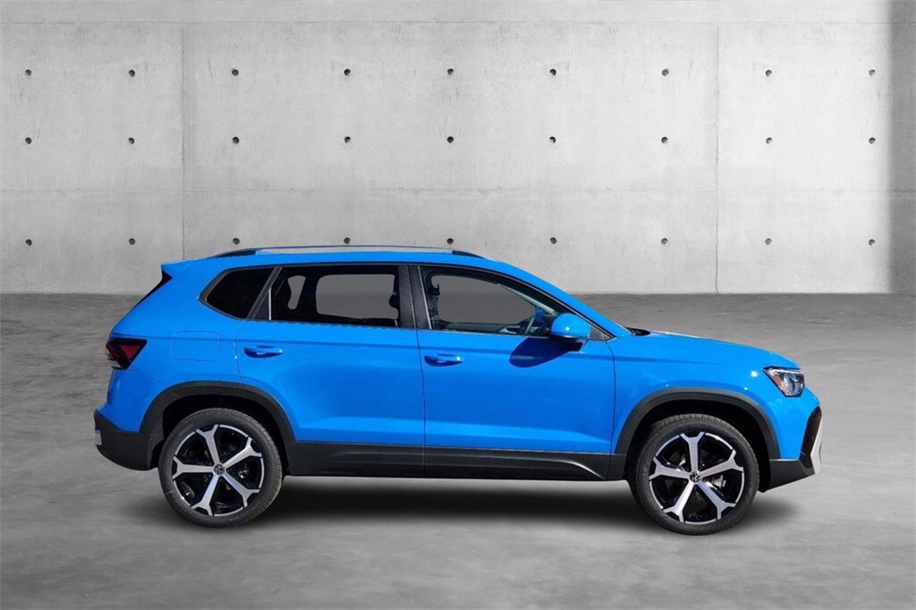 2025 Volkswagen Taos SEL photo 2