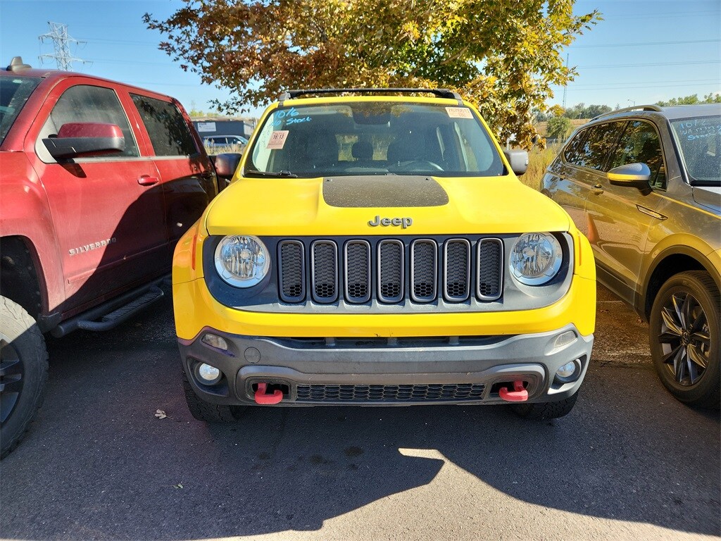 2016 Jeep Renegade Trailhawk photo 2