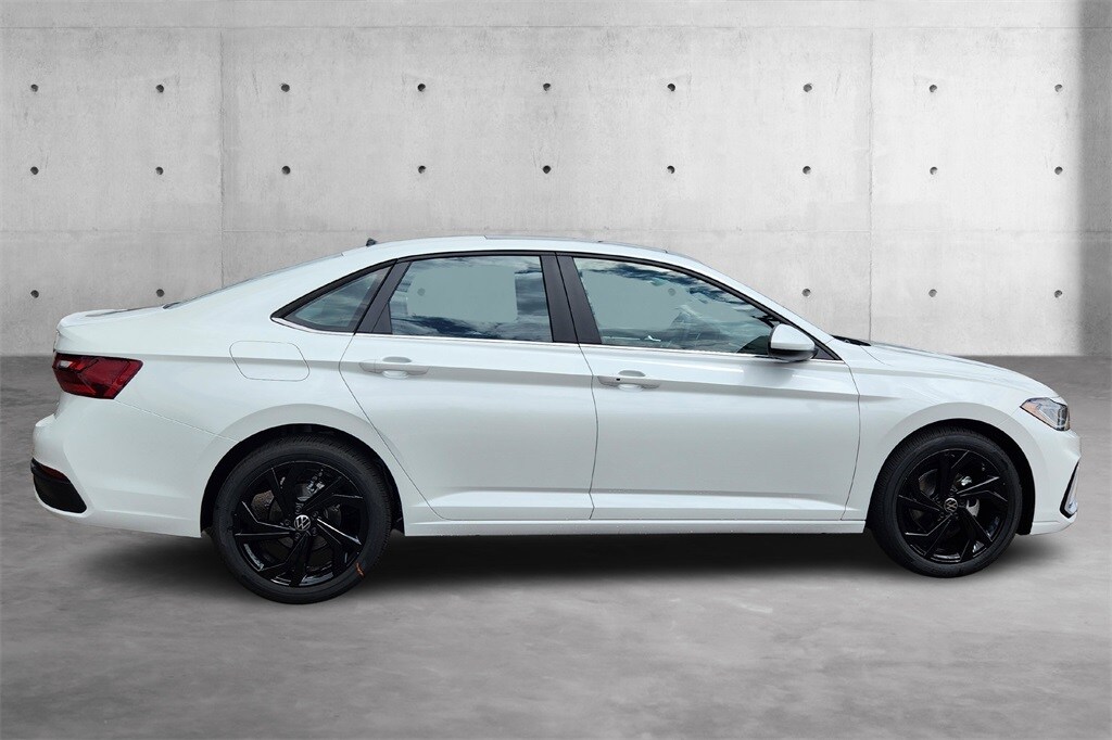 2025 Volkswagen Jetta 1.5T SE photo 2