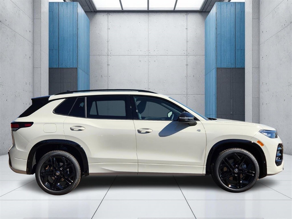 2025 Volkswagen Tiguan SE R-Line Black photo 2
