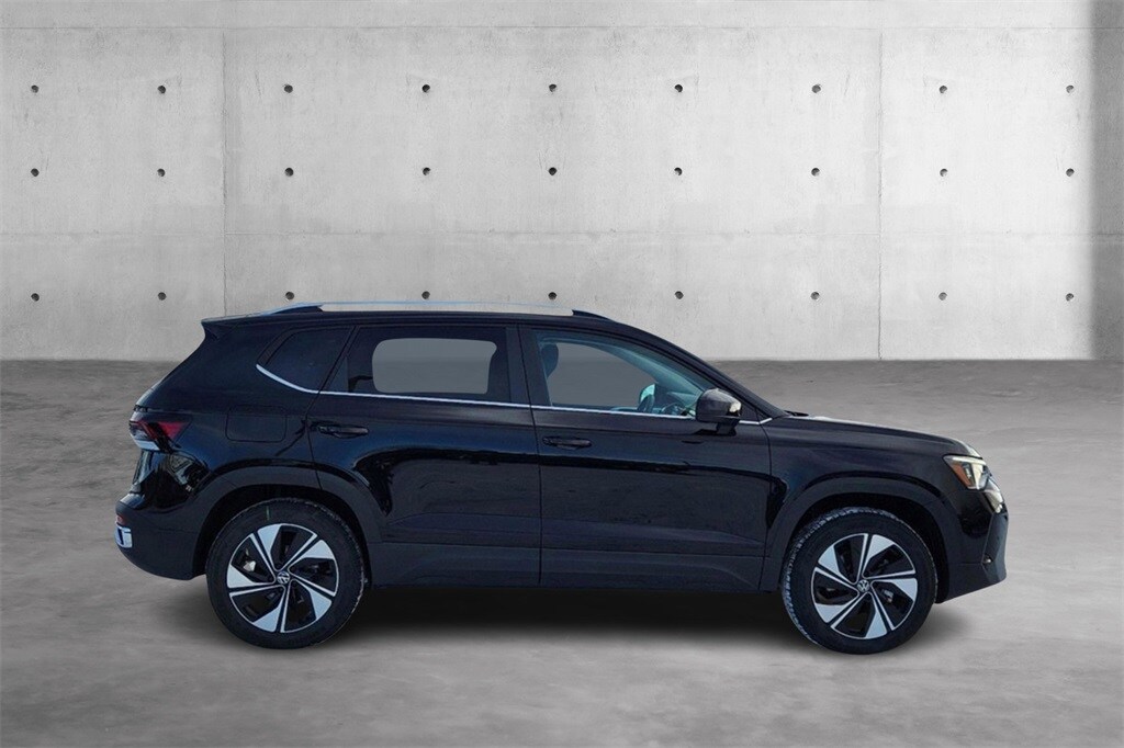 2025 Volkswagen Taos SE photo 2