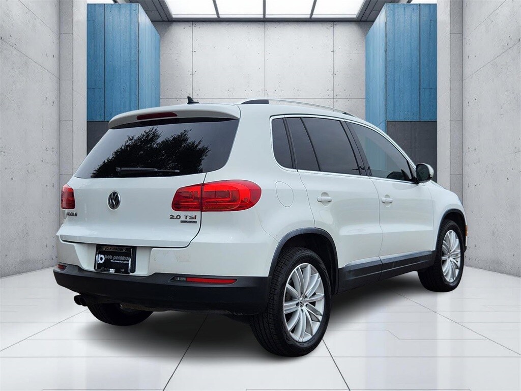 2015 Volkswagen Tiguan SEL photo 3