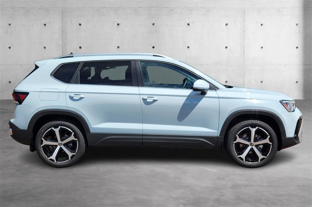 2025 Volkswagen Taos SEL photo 2