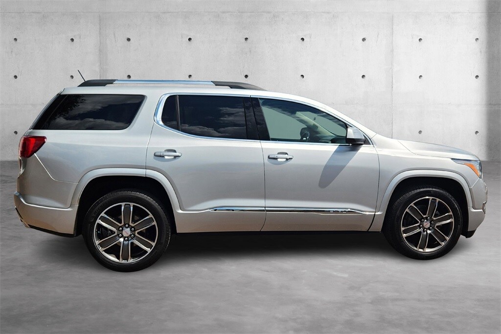 2019 Gmc Acadia Denali photo 2