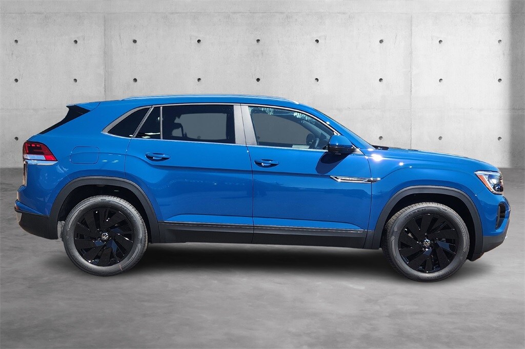 2025 Volkswagen Atlas Cross Sport SE Technology photo 2